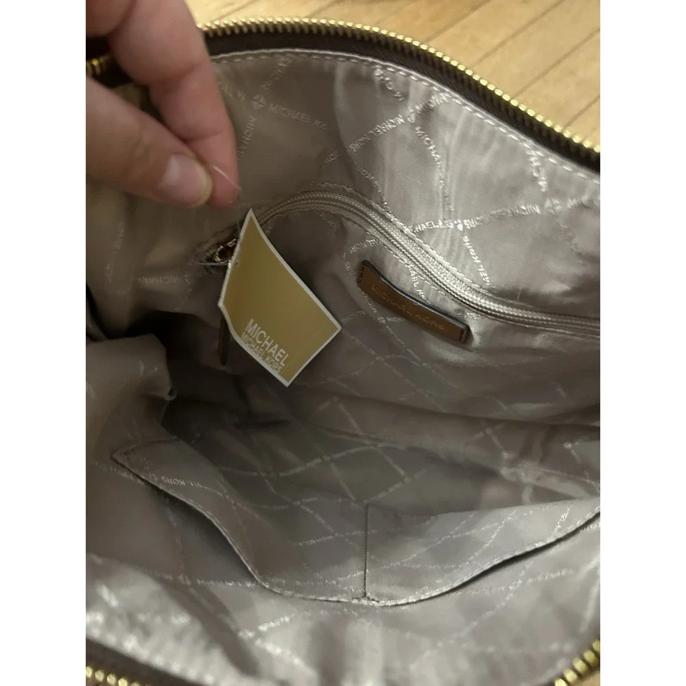 NWT Michael Kors Aria Large Shoulder Bag Signature Brown Luggage Gold Hardware
